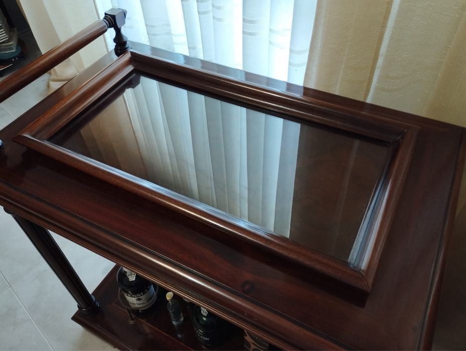 Carrinho de chá raiz de nogueira