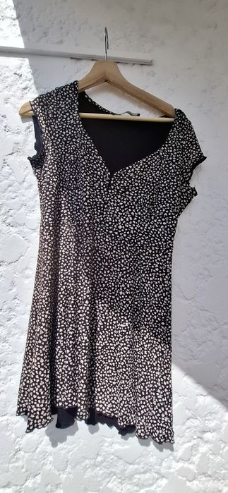 Vestido curto e preto