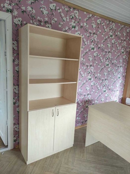 Продам меблі для офісу