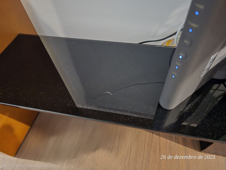 Aparador  madeira e vidros pre