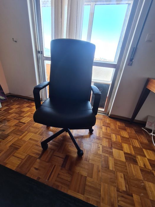 Secretaria com cadeira