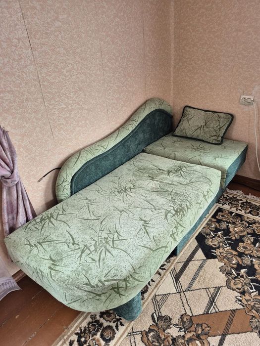 Диван ліжко розкладний у відмінному стані + ніша для білизни