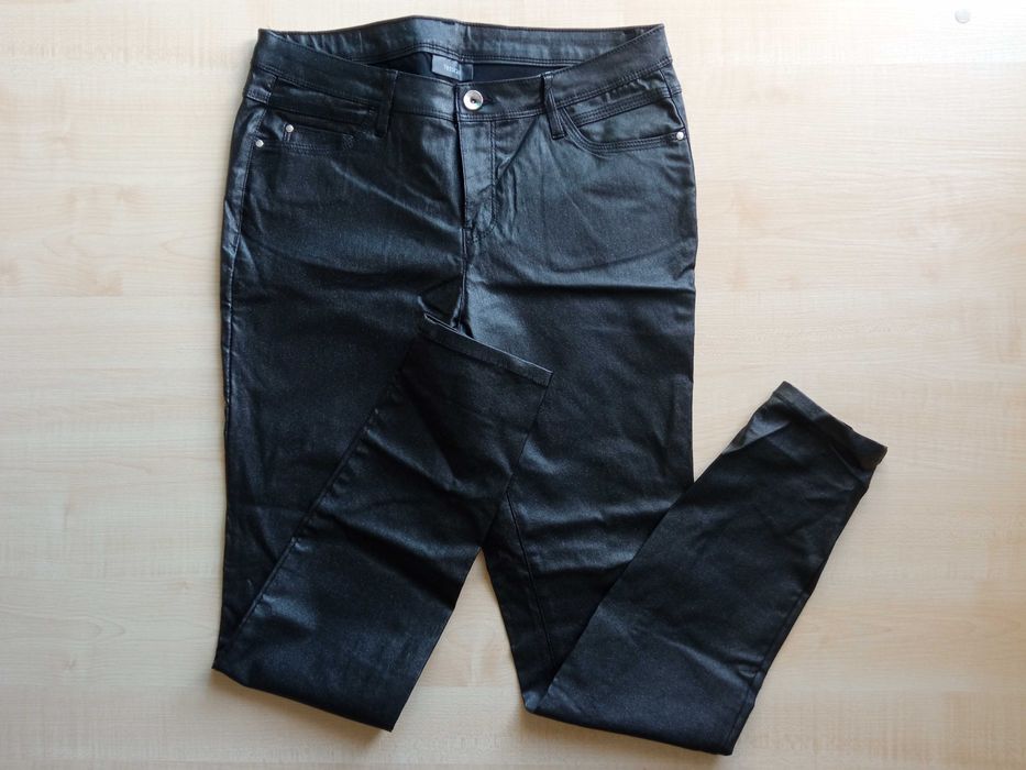 Damskie czarne błyszczące spodnie rurki Yesscia C&A 40 L