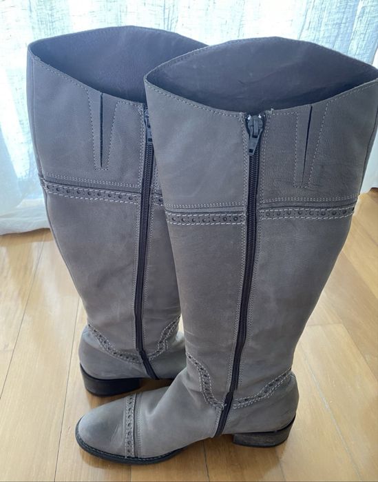 Vendo botas de cano alto em pele -River Woods -39