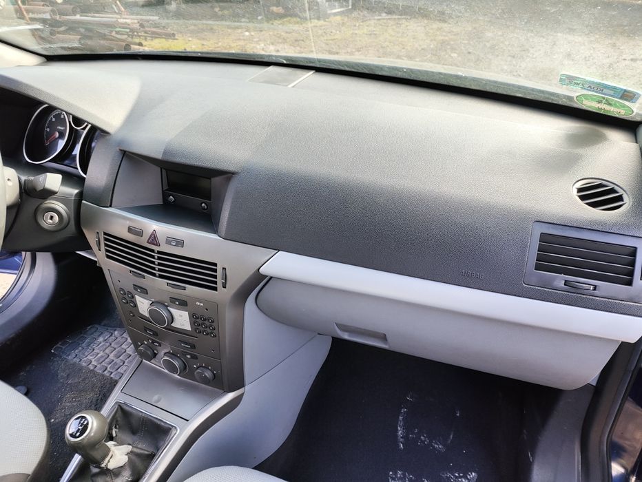 Opel Astra H 2004-2011 деталі салону