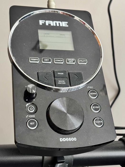 Vendo Fame DD 6600 E-Drum Set c/ opção de Monitor OQAN SK 50
