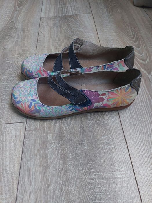 Жіноче шкіряне взуття, 25 см.