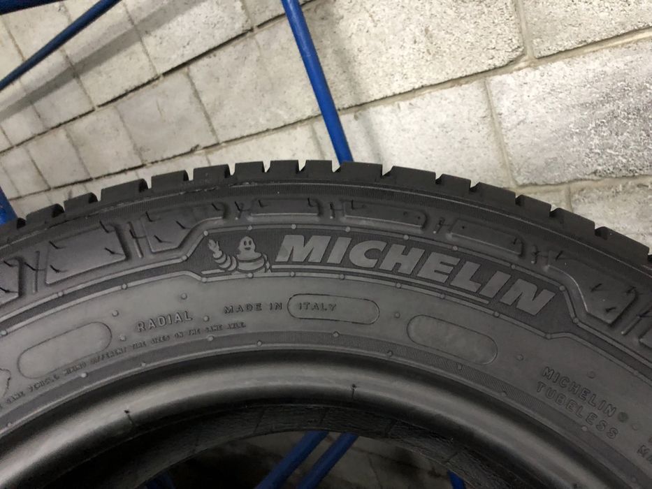 Літні шини 215/65 R16C (106/104T) MICHELIN