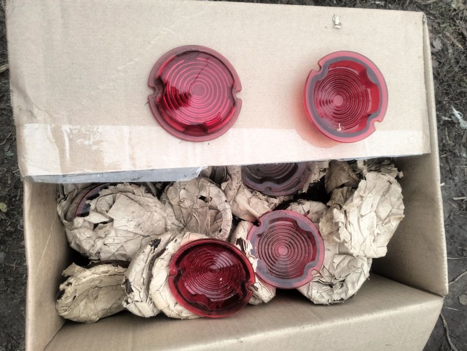 Стекла задніх стовпів.