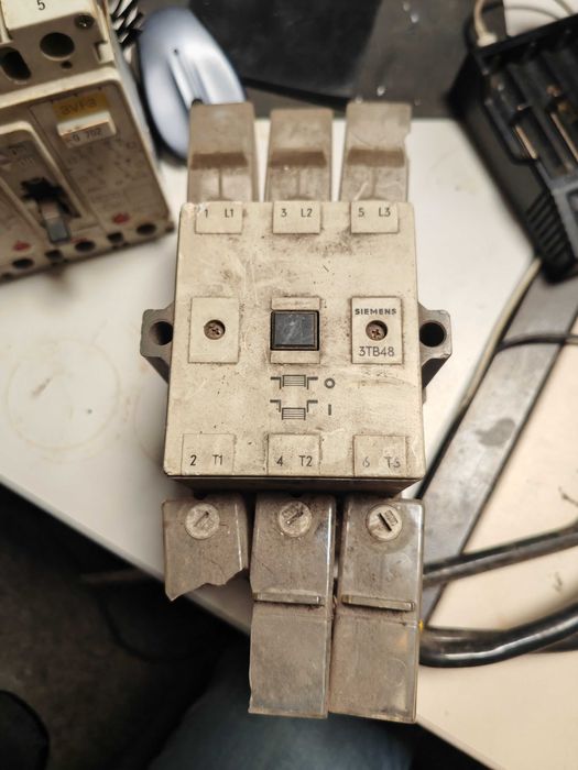 Stycznik Siemens 3TB48 3TB48 400v 100A silnik 37KW 30KW CEWKA 240V