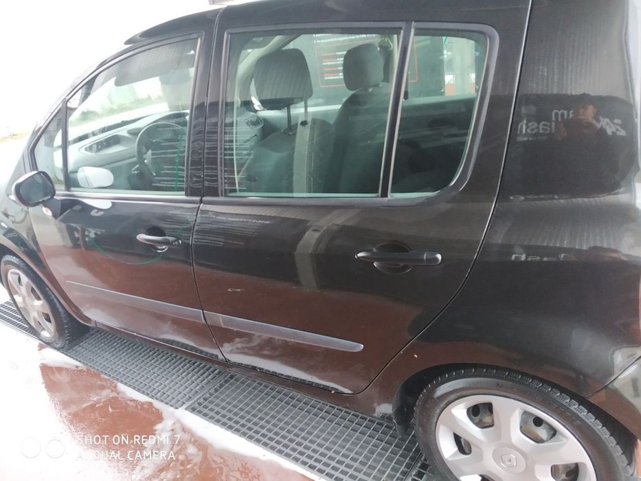 Автомобіль  Renault