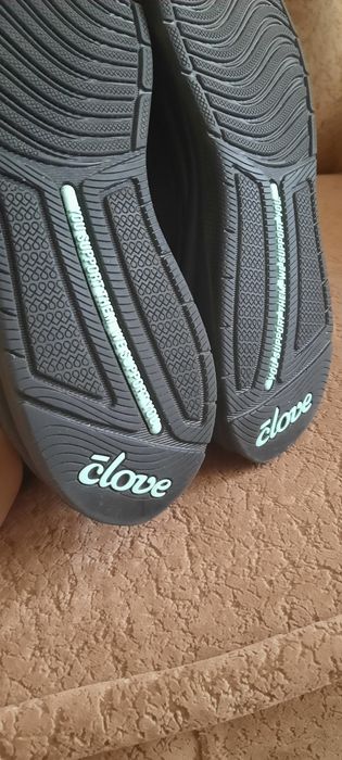 Продам кросівки фірми Glove