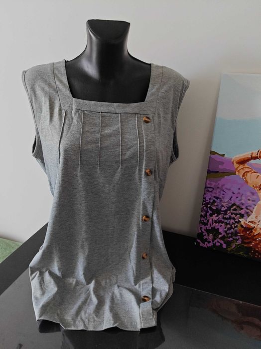 Bluzka o luźnym kroju z kwadratowym dekoltem – plisowany design