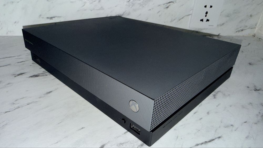 Xbox One X Project Scorpio Edition під ремонт