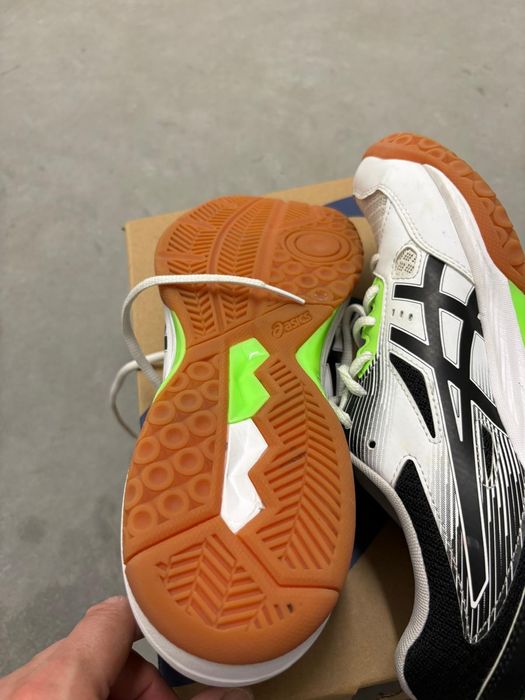 Buty halowe Asics praktycznie nowe