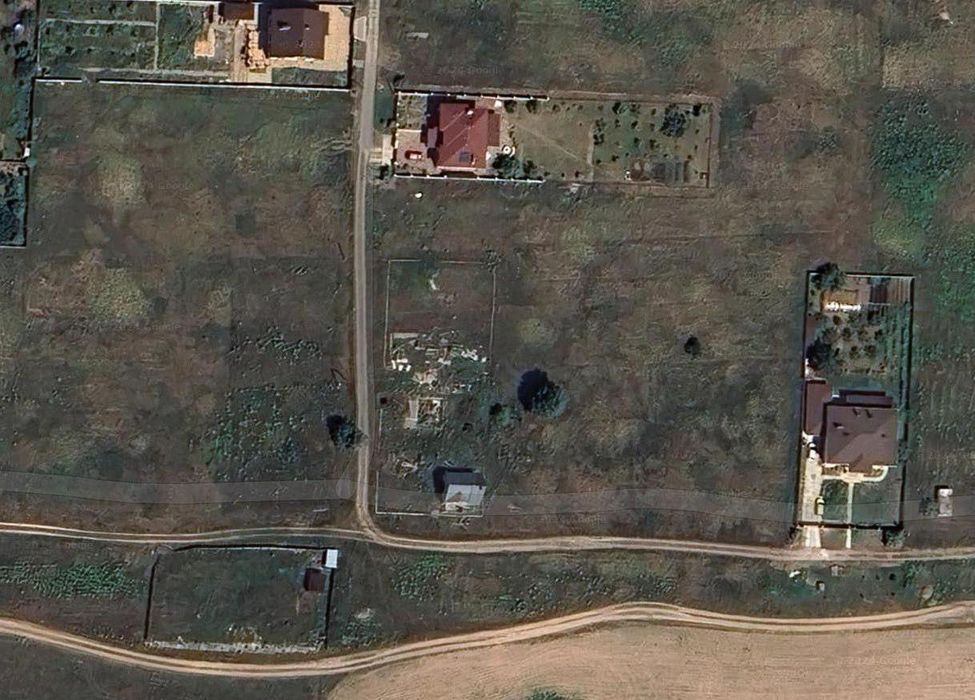 Продам будиночок та земельну ділянку в с.Петровське
