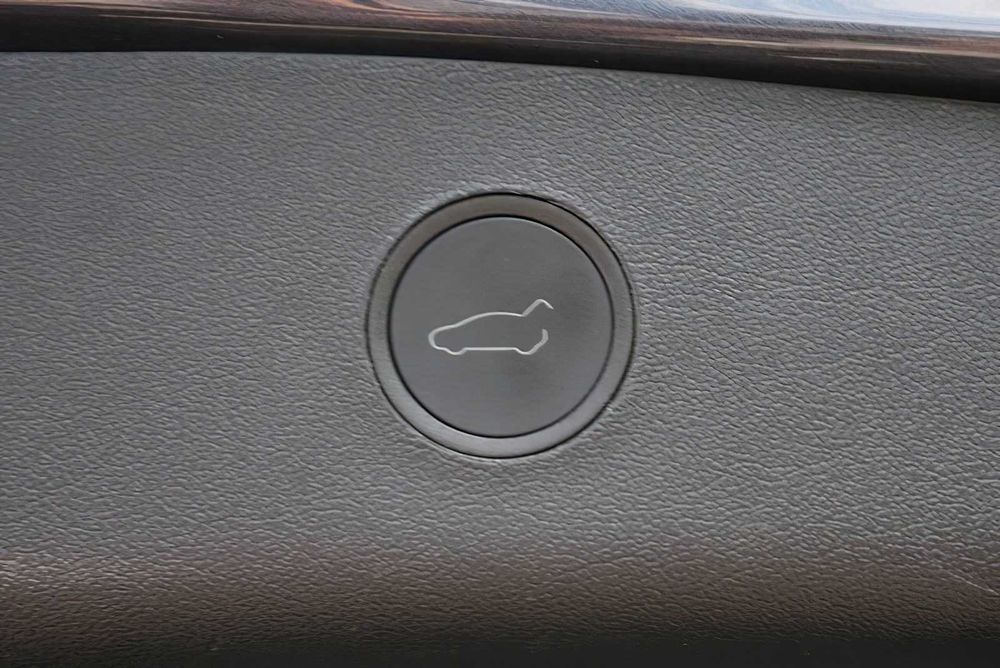 Tesla Model 3      2023