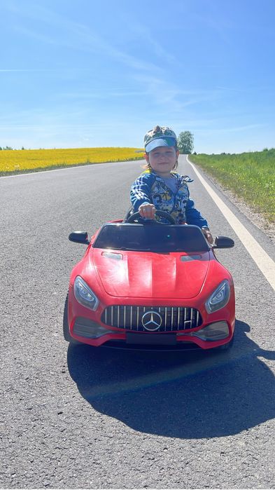 Autko mercedes na ako