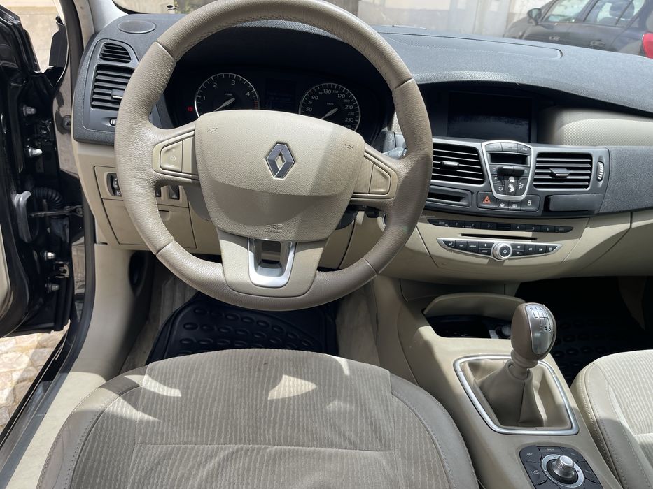 Renault Laguna — fotografia 8