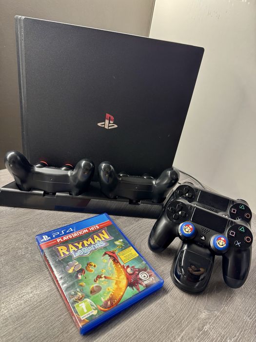 PlayStation 4 Pro 1 TB + 2 pady