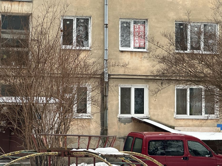 Продам 3-кімнатну квартиру  . Центр