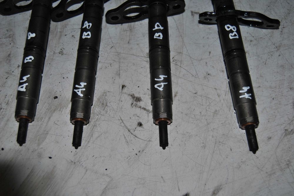 Wtrysk wtryskiwacz Audi A4 B8 2.0 TDi