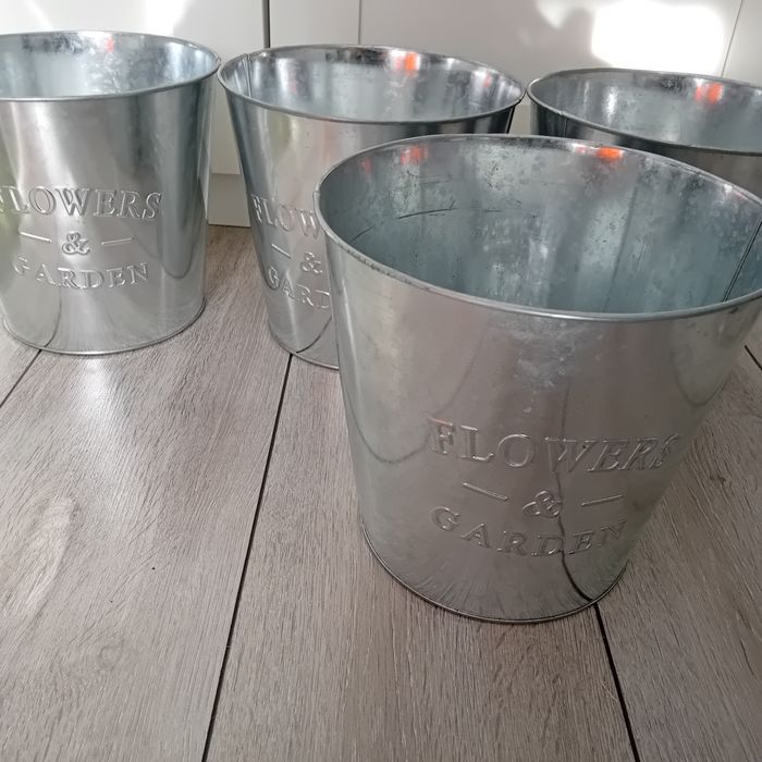 Doniczki Osłonki metalowe