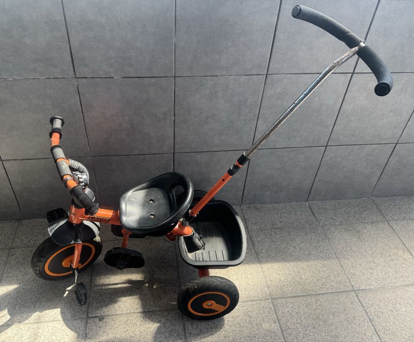 Triciclo para criança ate aos 3 anos em bom estado!