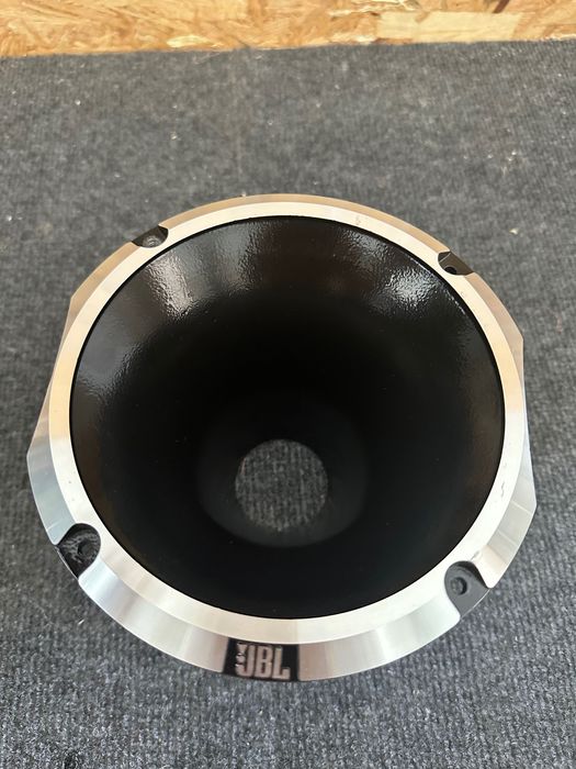 Boca da jbl em alumínio