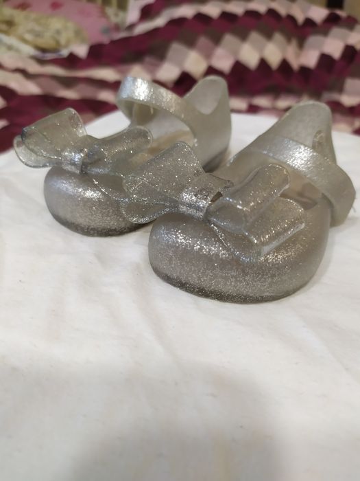 Продам босоніжки для дівчинки