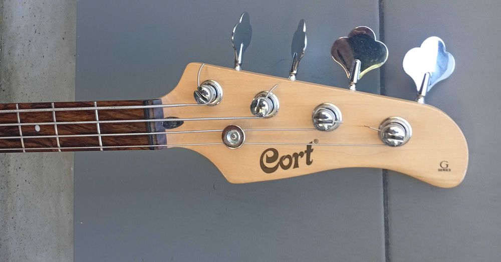 Gitara basowa marki Cort GB-PJ
