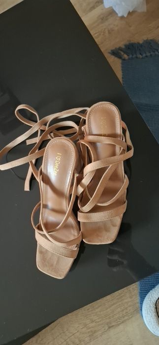 Sandałki na słupku DeeZee rozm. 38 nude