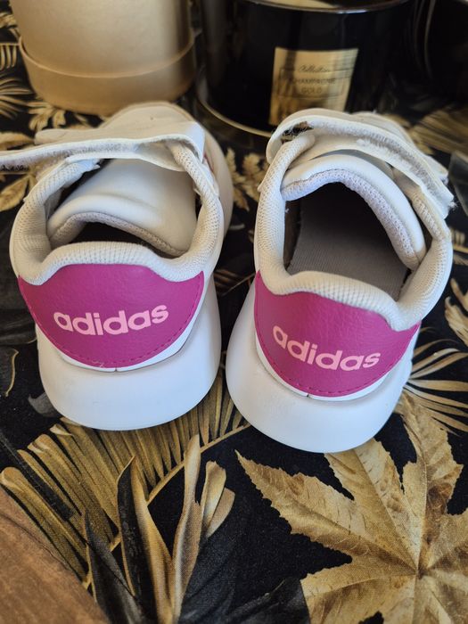 Adidasy adidasa dla dziewczynki rozmiar 25