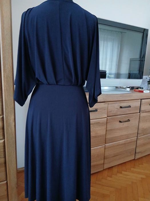 Granatowa sukienka 40 firmy Asos  elegancka