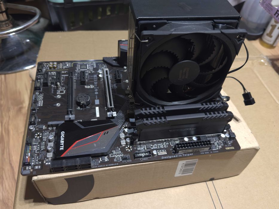i5 9600K + Z390 Gigabyte Gaming X + RAM 16GB DDR4 + Chłodzenie Fera 5