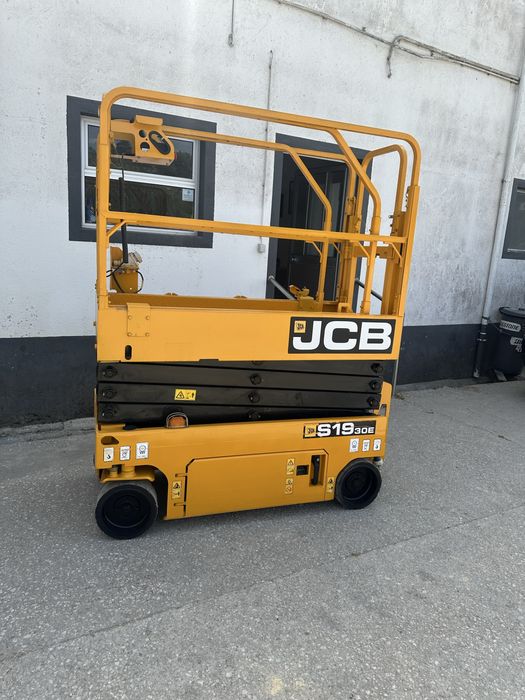 Plataforma elevatoria JCB  8metos 70h
