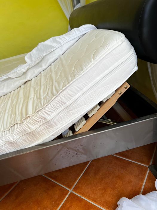 Cama dossel de casal em ferro