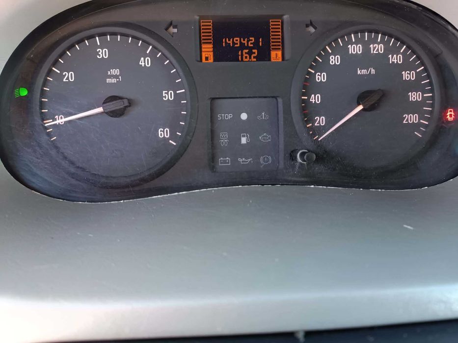 Opel Vivaro 1.9 3 osobowy sprowadzony Zarejestrowany. Nowy rozrząd