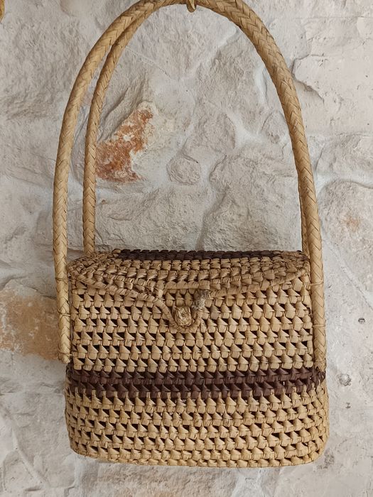 Cesta antiga artesanal.