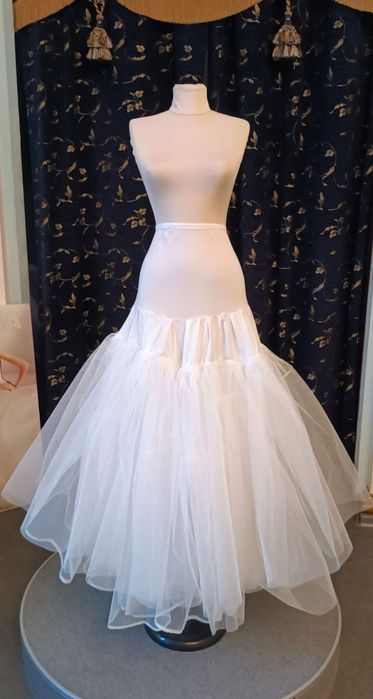 Подьюбник под платье разных видов.