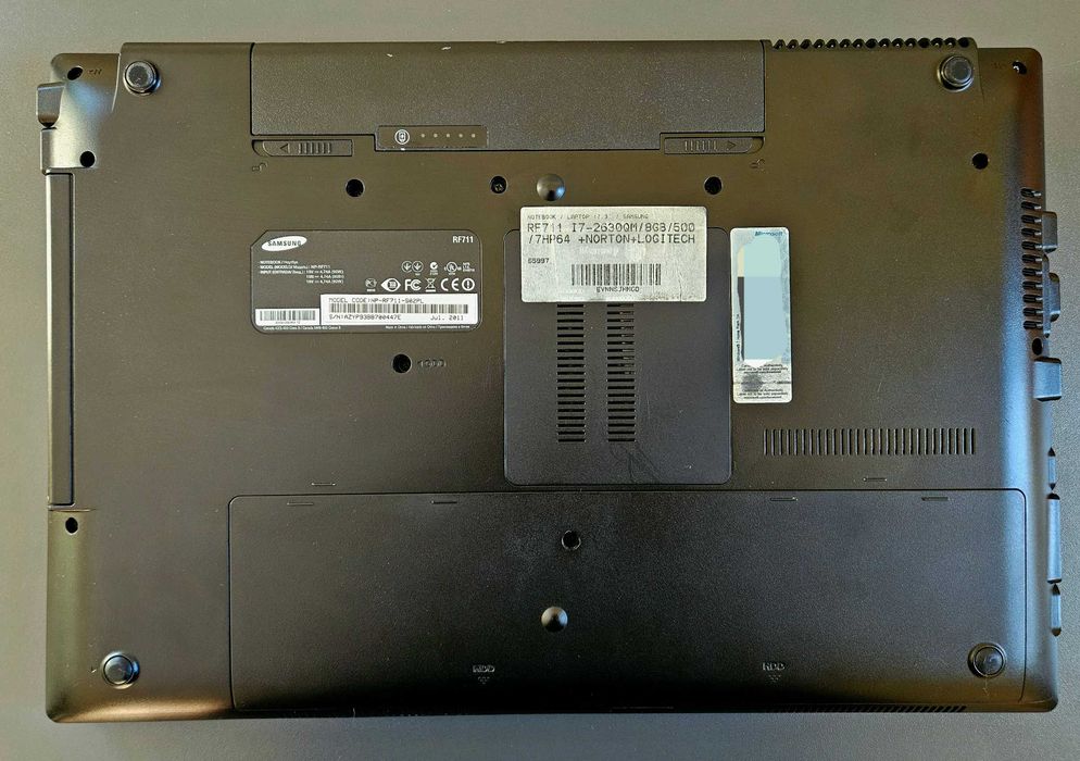 laptop Samsung RF711, ekran 17,3”, SSD, i7-2630QM, 8GB, GeForce 540M