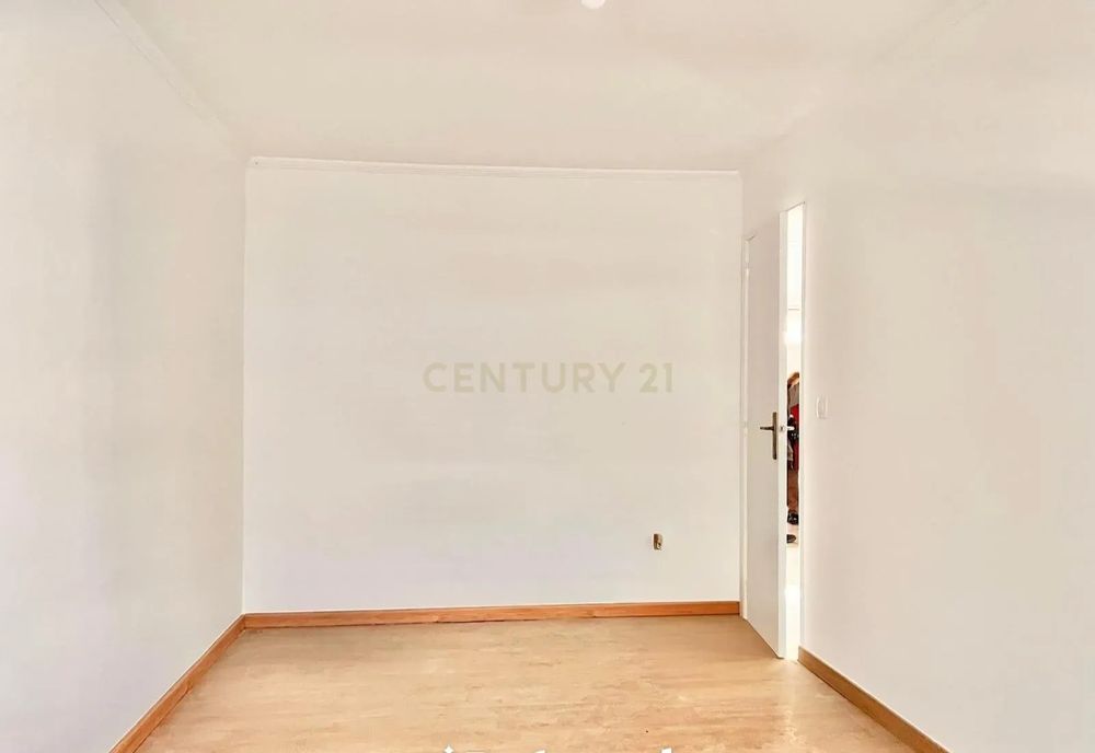 Conjunto de Apartamento e dois Armazens