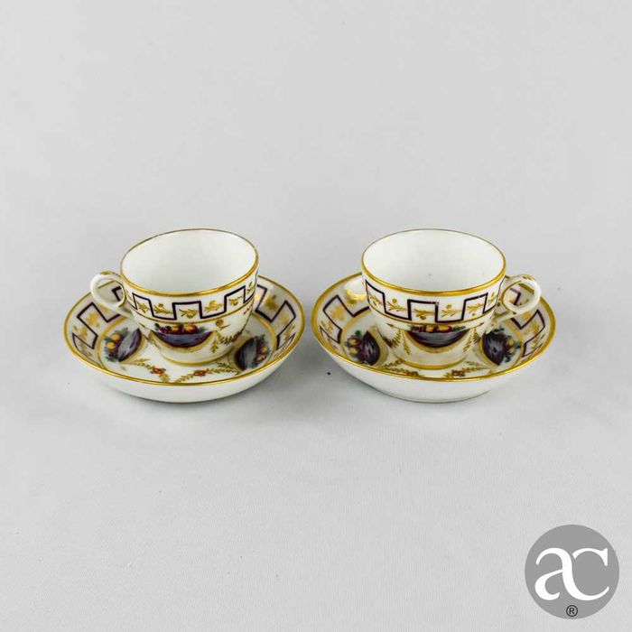 Par de chávenas de café e pires em porcelana europeia, séc. XIX