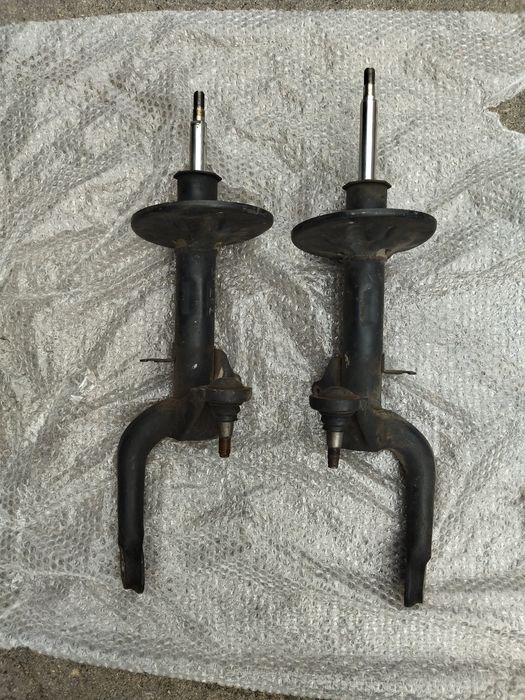 Продам амортизаторы на Тойота Селика ST202