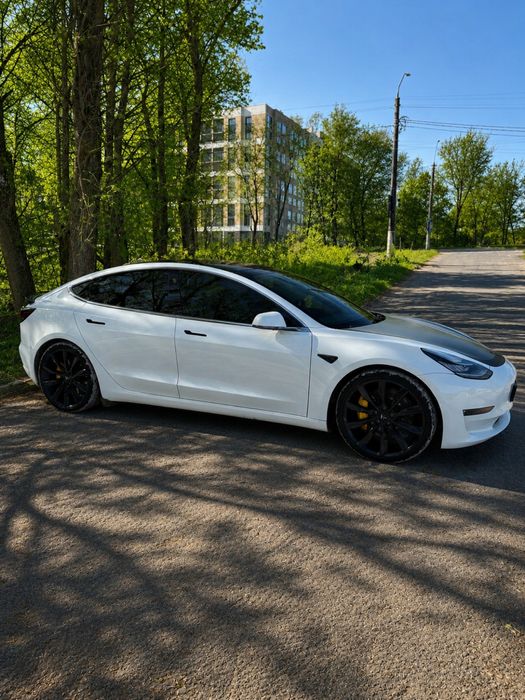 Tesla 3 2020 Perfomance
