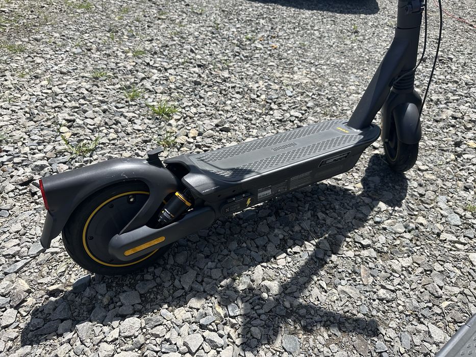 Hulajnoga elektryczna SEGWAY Ninebot KickScooter Max G2 D 70km 450W 10"