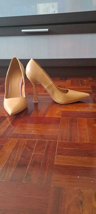 Sapatos de salto tam 38