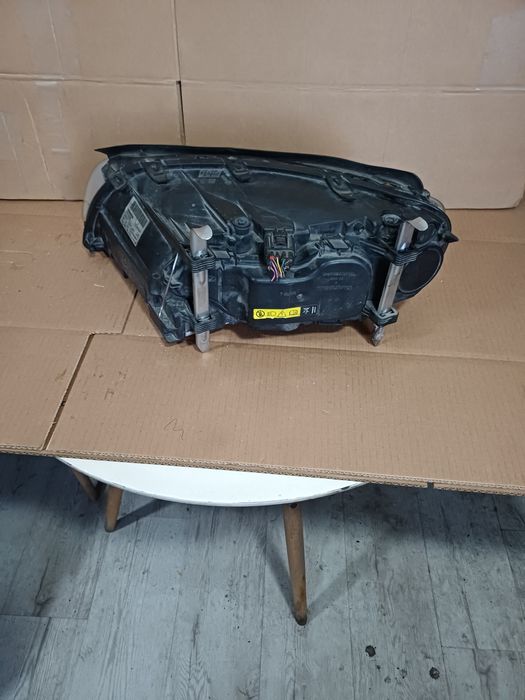 Lampa przednia prawa volvo V-70  2007r