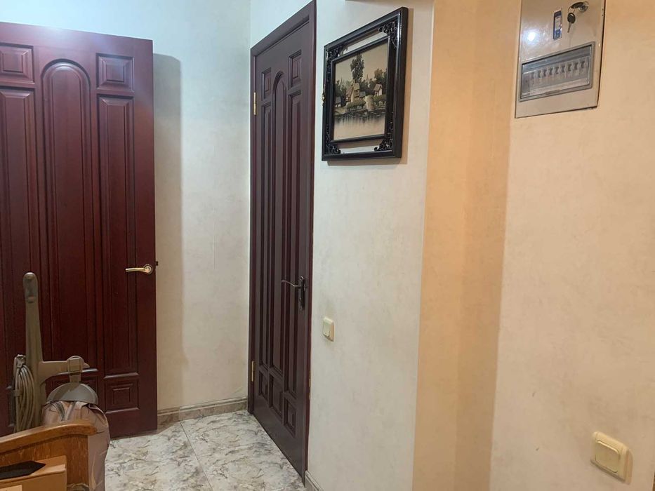 Продам 4-комнатную квартиру на Бочарова - ТЦ "Атриум"