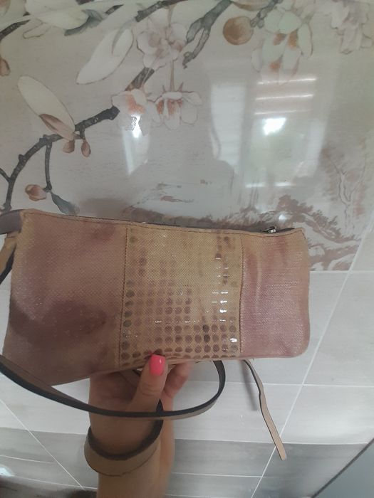 Клатч-сумочка через плече Guess